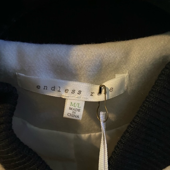 - Cream and mix colors Jacket size M/L endless ris - Picture 4 of 4